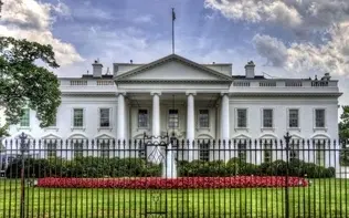 دولت ترامپ فهرست ممنوعیت سفر به آمریکا را به بیش از ۳۰ کشور افزایش می‌دهد