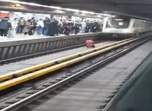 توضیحات مترو درباره خودکشی یک جوان در ایستگاه هفت تیر: راهبر توانست به‌موقع قطار را متوقف و از وقوع یک حادثه دلخراش جلوگیری کند