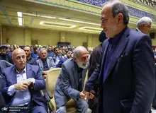 روزنامه جمهوری اسلامی: چرا مسئولان به هم که می رسند با هم مهربانند از هم که دور می شوند...