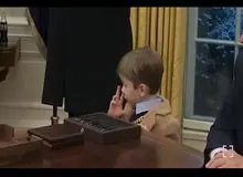 تعویض موقت میز تاریخی کاخ سفید پس از حضور جنجالی پسر ایلان ماسک+فیلم