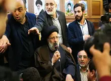 مردی شبیه احمدی نژاد آمد!/ دو گانه سازی رئیسی به سبک احمدی نژاد