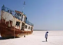 نماینده مجلس: وضعیت بحرانی دریاچه ارومیه به تخلیه و مهاجرت مردم از روستا‌های اطراف منجر شده است/ دریاچه ارومیه بیش از ۹۰ تا ۹۶ درصد از حجم و مساحت خود را از دست داده