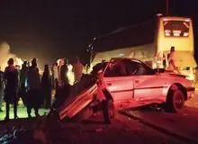 له شدن یک پژو ۴۰۵ پس از تصادف با اتوبوس و مرگ یک نفر+ عکس