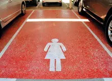 شهرداری «دبی» برای بانوان پارکینک مخصوص مشخص کرد
