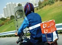 بازداشت پیک موتوری که یک میلیارد تومان از مردم کلاهبرداری کرد