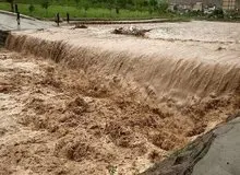 گزارشی از روستای سیل زده «مهرگی»؛ دو کودک جان خود را از دست دادند / سالمندان، کودکان و بیماران، در محاصره آب‌های گل‌آلود گرفتار مانده‌اند