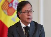 جلوگیری آمریکا از سوخت گیری هواپیمای رئیس‌جمهور کلمبیا/ پترو: ترامپ برای مخالفتم با نسل‌کشی در غزه مرا تحت پیگرد قرار می‌دهد نه برای حمل کوکائین