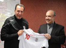 دادیار دادسرای دیوان عالی کشور گفت: غرامت ویلموتس باید از حساب وزیر ورزش و مهدی تاج پرداخت شود نه بیت‌المال!
