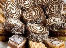 دبیر انجمن صنایع بیسکوییت، شیرینی و شکلات ایران: صنعت شیرینی و شکلات دچار رکود شده است/ قیمت شیرینی تا پایان سال افزایش پیدا می کند  