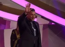 تمسخر علی دایی روی آنتن زنده؛ خدا فقط به او قد بلندی داده!