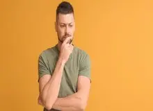 ۷ رفتار مردانی که اعتماد به نفس ساختگی دارند