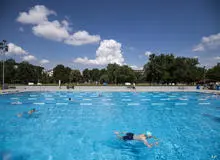 آب استخر «ویروس کرونا» را از بین می برد؟