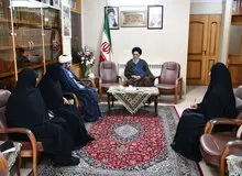 نماینده ولی فقیه در استان اصفهان: باید حضور بانوان و دختران در حوزه‌های علمیه تقویت شود