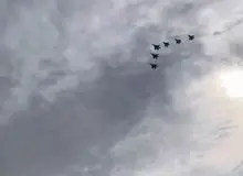 پرواز جنگنده‌های اف-۳۵ و اف-۲۲ آمریکا در مراسم استقبال ترامپ از بن سلمان+فیلم