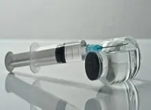  واکسن کرونای مُدرنا ۲۵ و واکسن فایزر ۲۰ دلار  تعیین شده است 