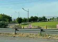 ایجاد خاکریز برای جلوگیری از برگزاری مراسم سخنرانی احمدی نژاد در قزوین/ عکس