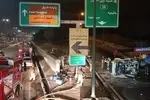 واژگونی کامیونت حامل ۱۵۰۰ لیتر بنزین در بزرگراه یاسینی تهران