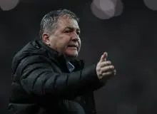 سرمربی تیم ملی ایران: من مربی فوتبال هستم نه سیاستمدار