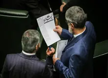 حمله تند کیهان به نایب رییس مجلس/ آقای مطهری پرت‌ترین پاسخ را انتخاب کردی!!
