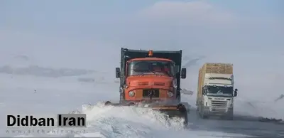 مسیر یاسوج به شیراز به خاطر بارش برف و قیچی کردن چند تریلی در جاده، مسدود شد