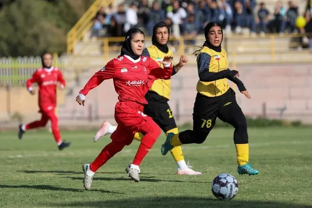 سومین باخت دختران پرسپولیس در لیگ/ صدر در قرق بم