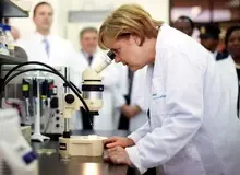 نشریه آتلانتیک دلایل موفقیت مرکل در کنترل کرونا را بررسی کرد/ اگر می خواهید بدانید یک دانشمند چگونه کشور را هدایت می کند، از آلمانی ها بپرسید