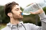 نوشیدن بیش از حد آب چه عوارضی برای بدن دارد؟