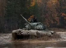 سرباز اوکراینی برای روشن کردن تانک غنیمتی روس با خدمات پشتیبانی روسیه تماس گرفت