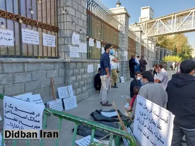 مخالفان مهریه مقابل مجلس تجمع کردند / چوب ندانمکاریهای دولت را نیز ما باید بخوریم؟!/ این شکل از مهریه کلاهبرداری و فقط به نفع وکلا است/ تصاویـــــر
