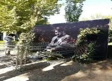 حضور دو مداح بر مزار «استاد شجریان»/ فیلــــــم