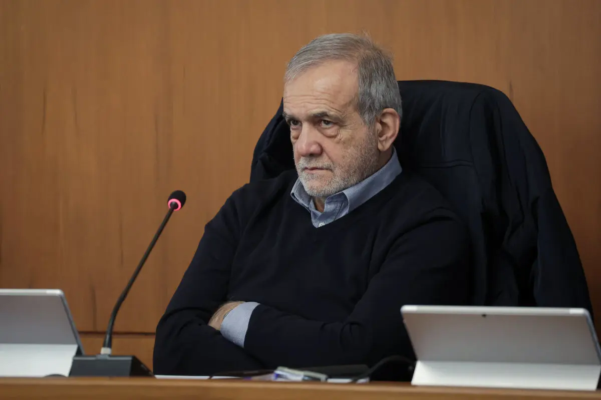 تذکر ۵۲ نماینده مجلس به پزشکیان؛ در انجام مذاکرات با آمریکا و سه کشور اروپایی تجدیدنظر کن! + جزئیات