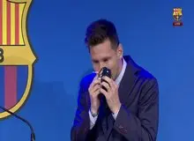 گریه های «مسی» در آخرین کنفرانس خبری خود در تیم بارسلونا/ دوست داشتم قراردادم را تمدید کنم/ FILM