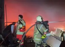 حریق یک کارگاه مبل‌سازی به وسعت ۸۰۰ متر در جاده ساوه 