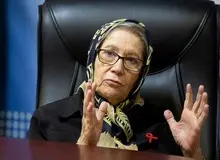 مینو محرز: تجمعات معمول مدارس باید تعطیل شوند وگرنه مدارس می‌توانند به بهترین جا برای انتقال کرونا تبدیل شوند / معلمان و دانش آموزان حتما باید ماسک بزنند / هر ساعت ۱۰ بار باید تهویه هوا در کلاس انجام شود