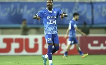 یک پرسپولیسی پنجره استقلال خوزستان را بست