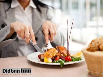 وعده غذا را کمتر از ۲۰ دقیقه می‌خورید، چگونه هنگام غذا خوردن سرعت را کم کنیم؟
