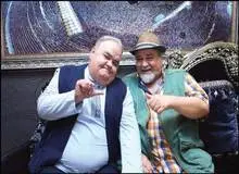 انتقاد روزنامه اصولگرا از «اکبر عبدی» و دفاع از شریفی نیا/ آقای عبدی حد شوخی را نگه نمی‌دارد/ بهتر بود  با ملاحظه بیشتری با شریفی‌نیا شوخی می‌کرد!