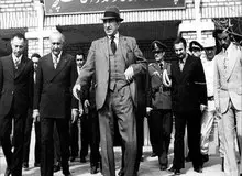 چه کسی به سلطنت خشخاش بر کشاورزی ایران خاتمه داد؟/ ماجرای صدور بخشنامه منع کشت خشخاش و لایحه منع کشت خشخاش و فروش و استعمال تریاک در ایران+متن لایحه و بخشنامه/ اسدالله علم: مصمم هستم با بلای خانمان‌سوز تریاک مبارزه کنم