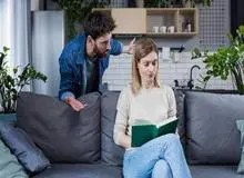 ۱۰ نشانه که همسرتان از شما سوءاستفاده می کند