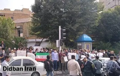 اعتراض برخی از دانشجویان مقابل سفارت انگلیس: دوران کودتای 28 مرداد گذشته است