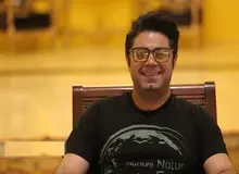 واکنش خواننده سرشناس به اظهارات نماینده مجلس/ حجت اشرف زاده: مگر مملکت ملک پدر شماست؟/ چطور زمان انتخابات ساز و موسیقی خوب است/ گردن‌مان را هم بزنند ما پشت مردم‌ممان ایستاده‌ایم/ با چماق نمی‌شود مردم را از چیزی منع کرد