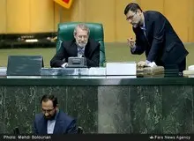 درگیری لفظی نامزدها در توییتر فیلتر شده/ قاضی زاده هاشمی خطاب به علی لاریجانی: ‏اگر کسی طالب افزایش مشارکت است باید به دوستان خود بگوید فکری به حال ‎بورس کنند
