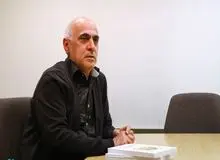 مشاور مهندس میر حسین موسوی در گفت و گو با دیده بان ایران خبر رفع حصر را تکذیب کرد/ بهزادیان نژاد: به خاطر همسایه ها در آهنی را برداشته اند/ هیچ تغییری در وضعیت محصورین کوچه اختر ایجاد نشده