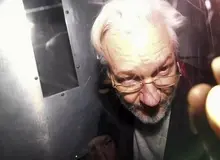 آسانژ در زندان دچار سکته مغزی شد/ آیا انگلیس افشاگر ویکی لیکس را به آمریکا تحویل می دهد؟
