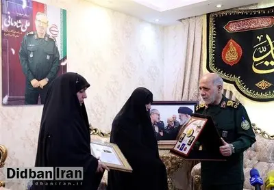 اعطای درجه سپهبدی به خانواده شهید علی شادمانی توسط سرلشکر عبداللهی