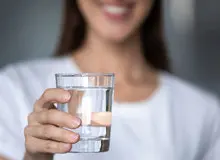 ٧ نشانه کمبود آب در بدن 