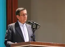 همتی: رشد اقتصادی نهایت سه درصد می‌شود