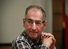 زیباکلام: نزدیکی «لاریجانی» به «جبهه پایداری» خودکشی سیاسی است