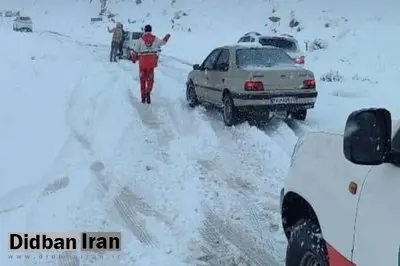 ارتفاع برف در محور کامو در شهرستان کاشان به حدود ۳ متر رسید
