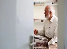 احمد توکلی: نمایندگان خویشاوندانشان را جهت استخدام به خودروسازها معرفی می کنند و خارج از نوبت خودرو دریافت می کنند و امتیاز می گیرند